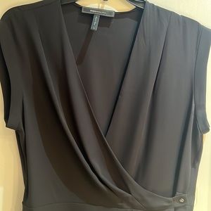 EUC Top Black. Size M. V cross wrap in the front.